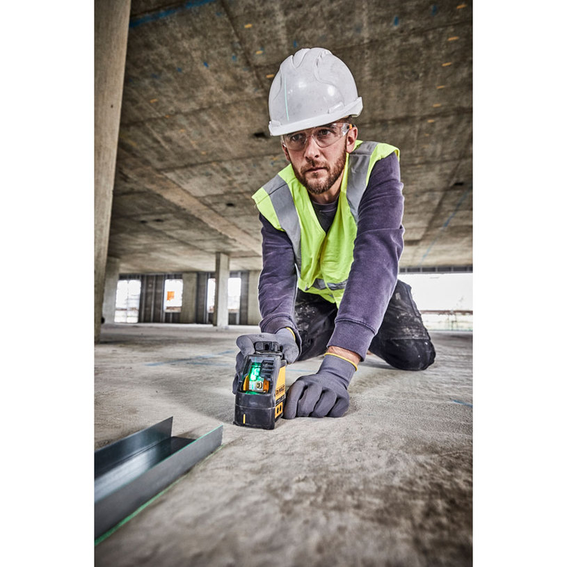 DEWALT лазерен нивелир DW088CG-XJ зелен DEWALT лазерен нивелир DW088CG-XJ зелен