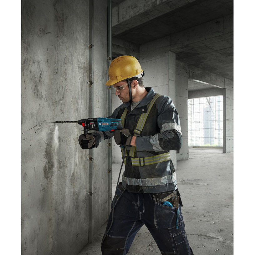 BOSCH BLUE ПЕРФОРАТОР GBH 220 720W 2.0J BOSCH BLUE ПЕРФОРАТОР GBH 220 720W 2.0J