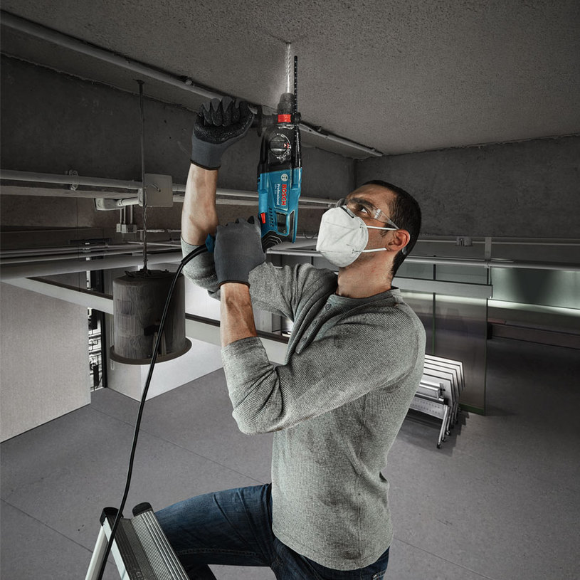 BOSCH BLUE ПЕРФОРАТОР GBH 220 720W 2.0J BOSCH BLUE ПЕРФОРАТОР GBH 220 720W 2.0J