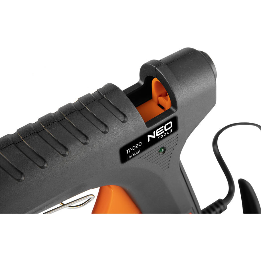 Non-drip metal nozzle keeps work clean