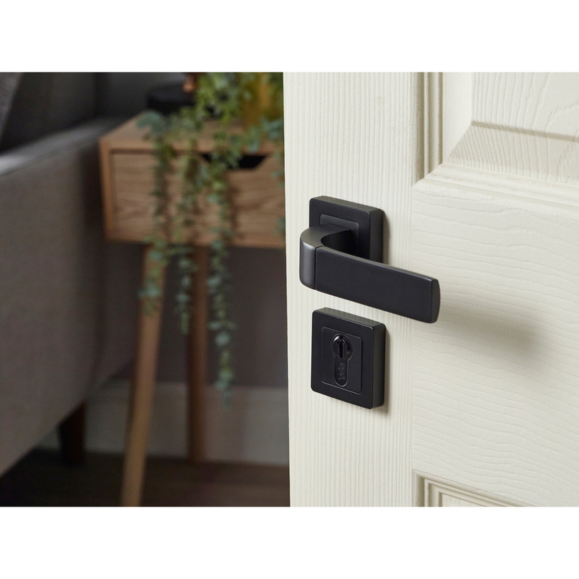 YALE ДРЪЖКА БОЛОНЯ СЕКР.РОЗЕТ.ЧЕРЕН МАТ YALE ДРЪЖКА БОЛОНЯ СЕКР.РОЗЕТ.ЧЕРЕН МАТ