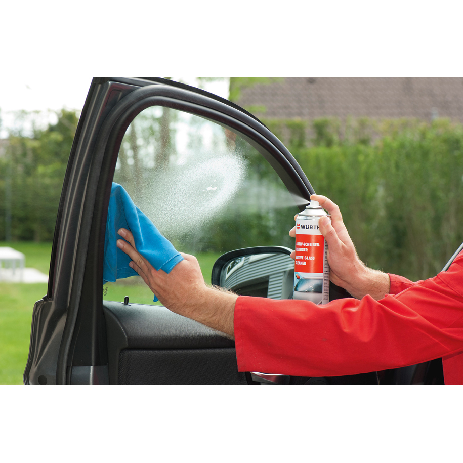 Dissolves insects, bird droppings and nicotine film