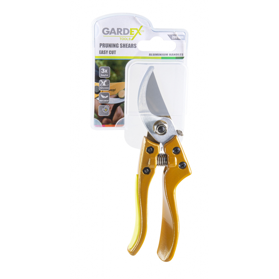 Bypass blades for a clean cut