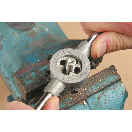 Плашка HSS, Ф 25 mm, стъпка 1.25, 8 mm Плашка HSS, Ф 25 mm, стъпка 1.25, 8 mm