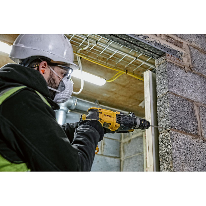 DEWALT ПЕРФОРАТОР D25134K-QS 800W DEWALT ПЕРФОРАТОР D25134K-QS 800W