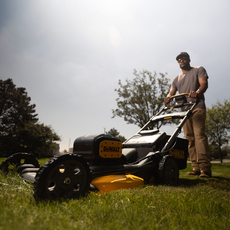 DEWALT АКУМ.БЕЗЧ.КОСАЧКА DCMWP134W2-QW DEWALT АКУМ.БЕЗЧ.КОСАЧКА DCMWP134W2-QW