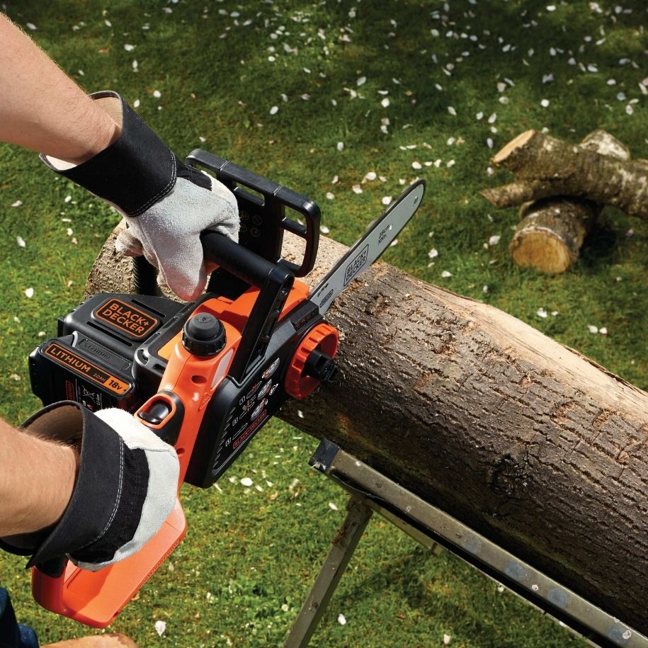 Electric and cordless chainsaw Electric and cordless chainsaw