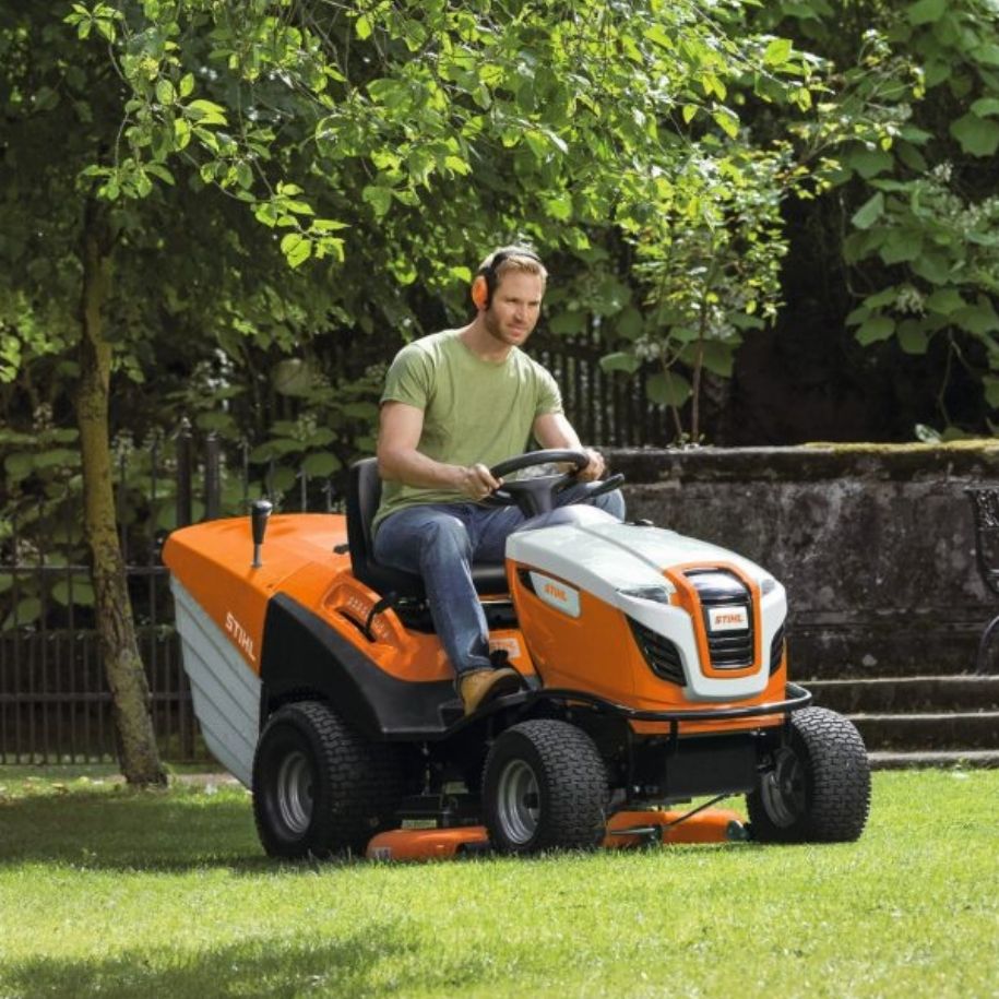 Lawn tractor Lawn tractor