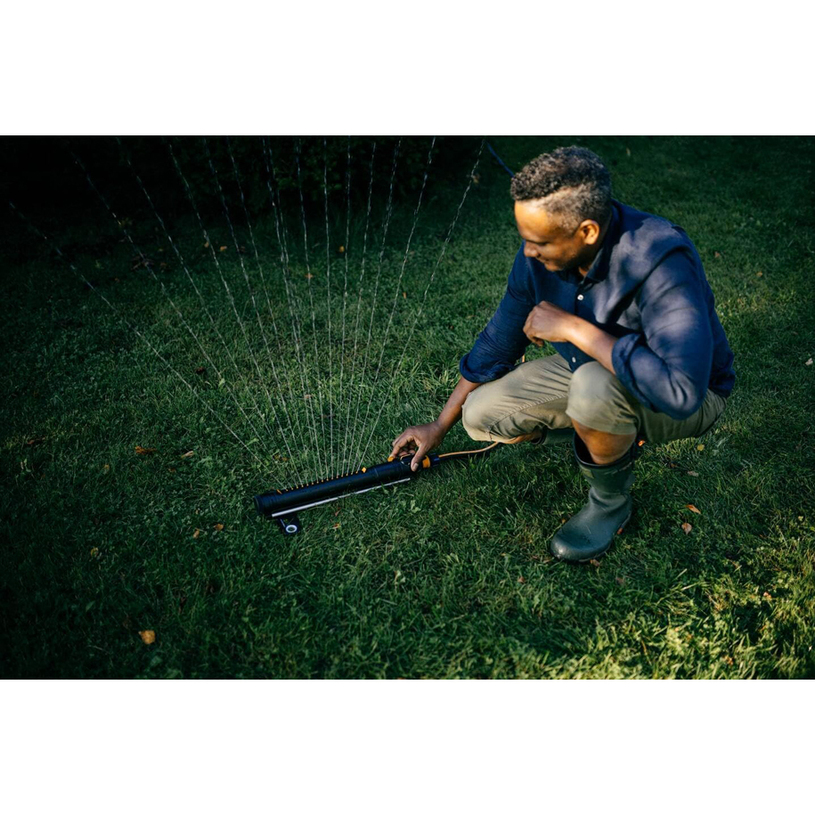 ОСЦИЛ РАЗПРЪСКВАЧ Fiskars S-M 150-300 m2 ОСЦИЛ РАЗПРЪСКВАЧ Fiskars S-M 150-300 m2