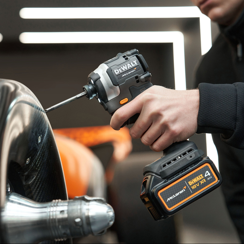 DEWALT АКУМ.КОМПЛ. DCK200MM2T-QW 18V XR DEWALT АКУМ.КОМПЛ. DCK200MM2T-QW 18V XR