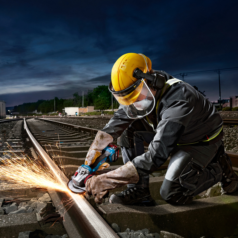 BOSCH BLUE АК.БЕЗЧ.ЪГЛ.GWS 18V-11 125mm BOSCH BLUE АК.БЕЗЧ.ЪГЛ.GWS 18V-11 125mm