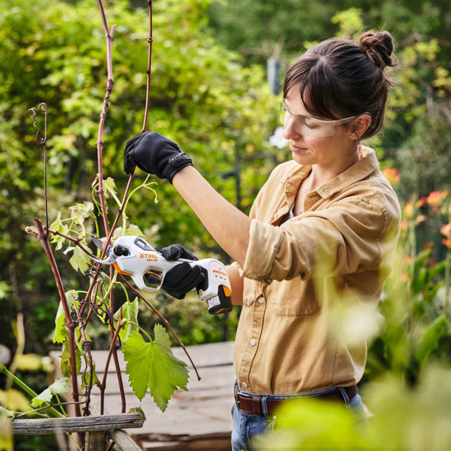 Акумулаторна лозарска ножица STIHL ASA 20, 12 V, батерия 2,1 Ah и зарядно в комплекта