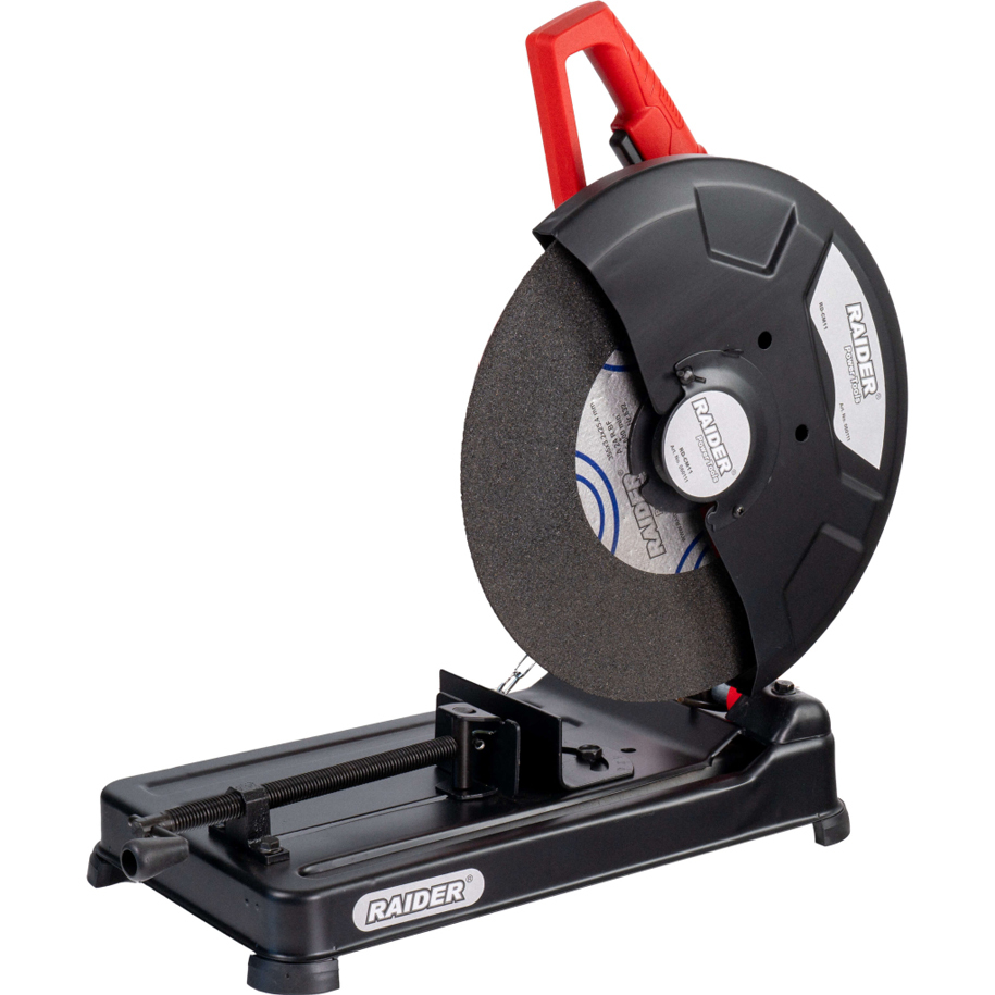 2600 W motor for confident metal cutting