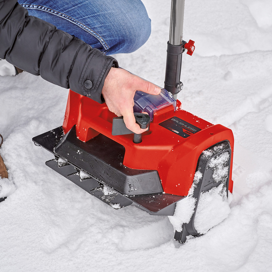 Adjustable speed to match the snow