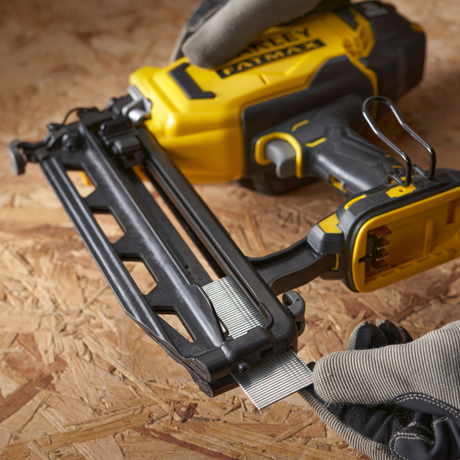 110-nail magazine with tool-free jam release