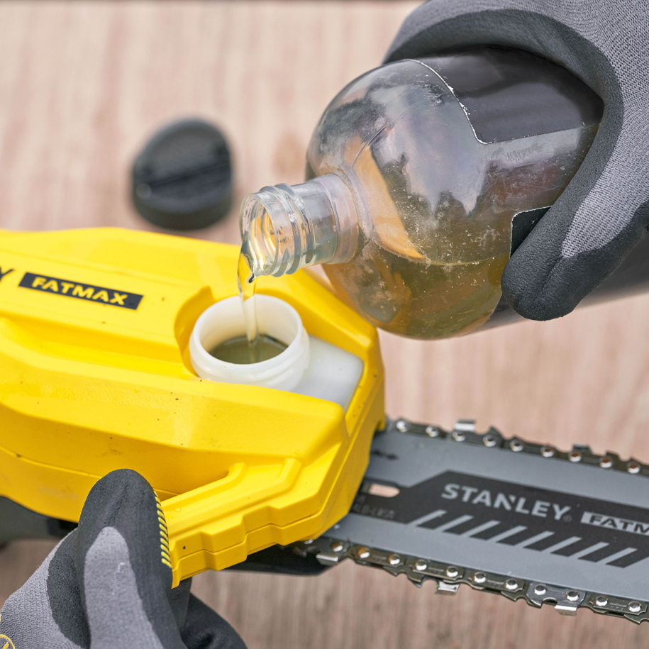 Automatic oiling and branch-removal hook