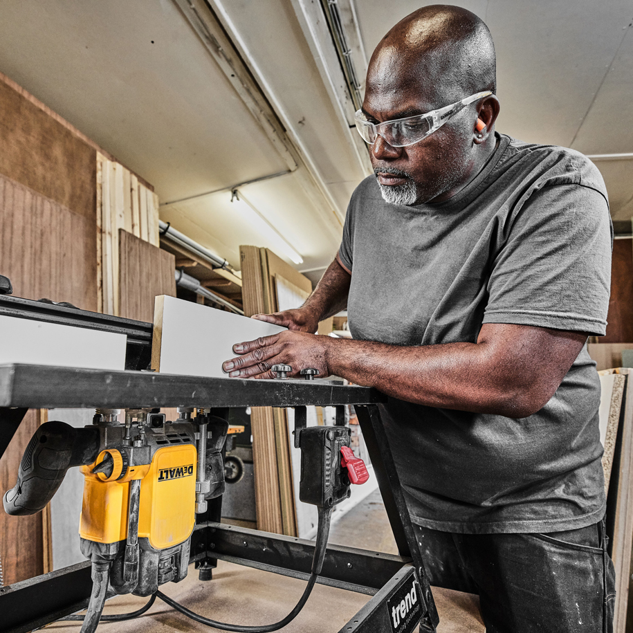 Оберфреза DeWalt DWE627KT-QS 2300 W