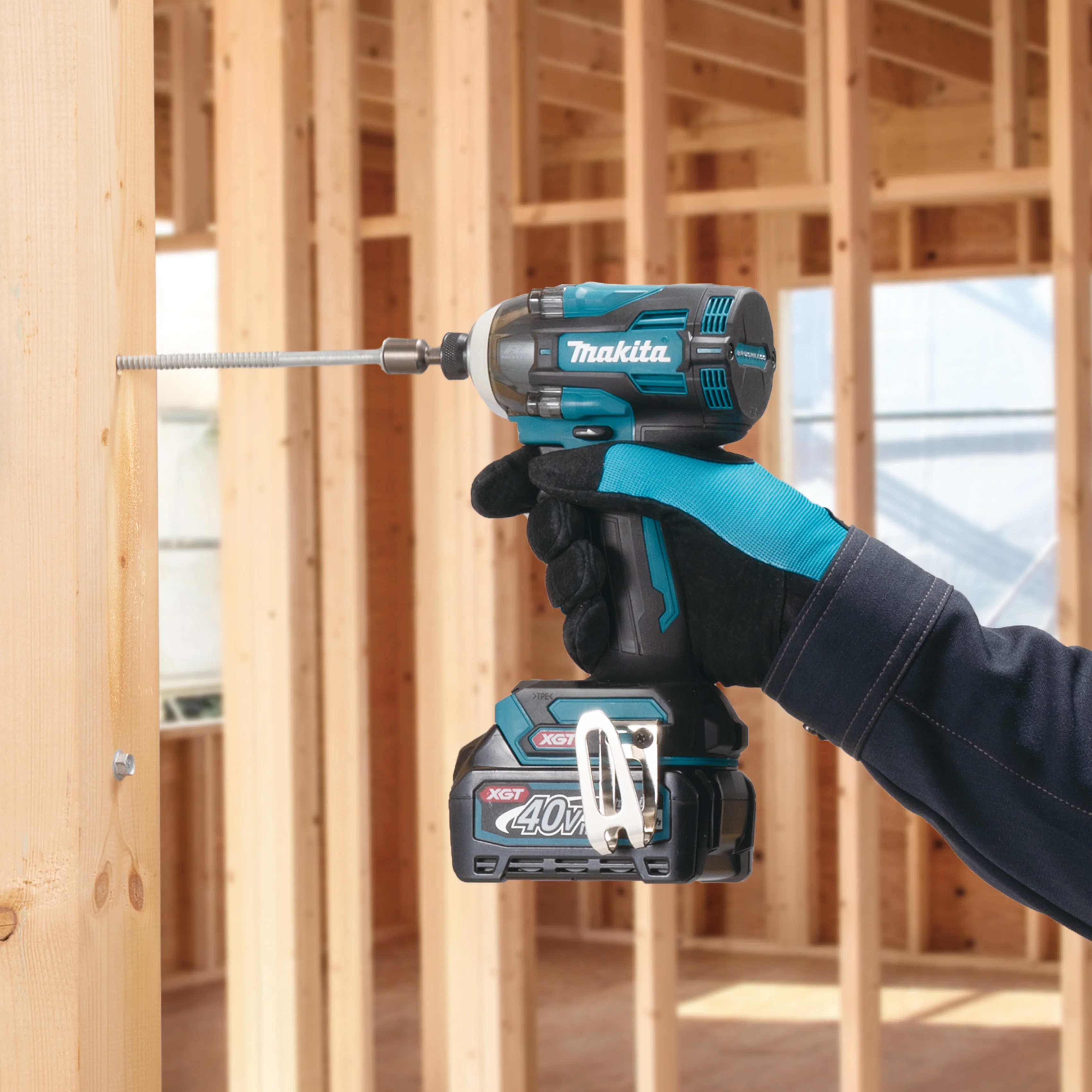 230 Nm for heavy-duty fastening