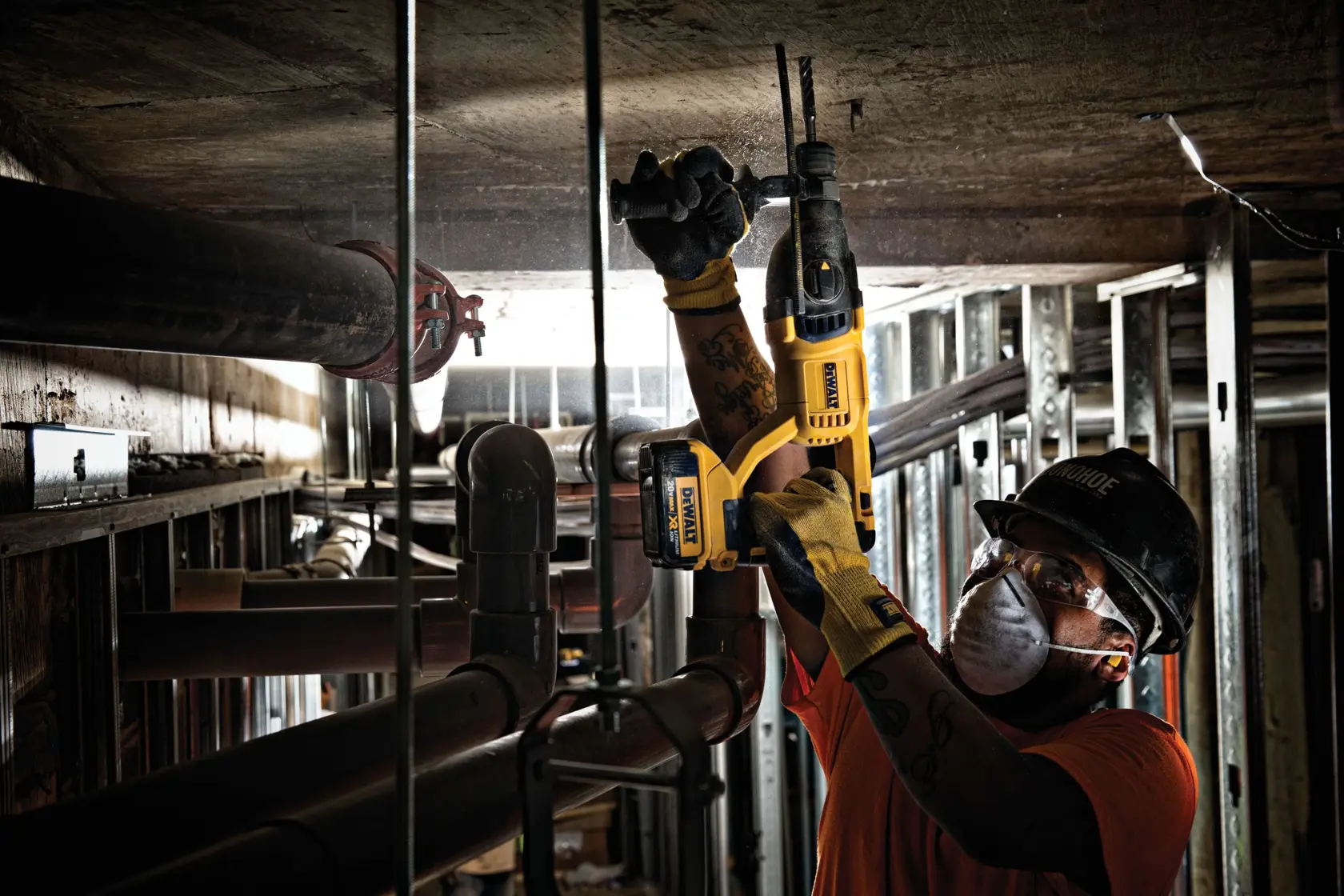 DCF787 impact driver with high fastening torque
